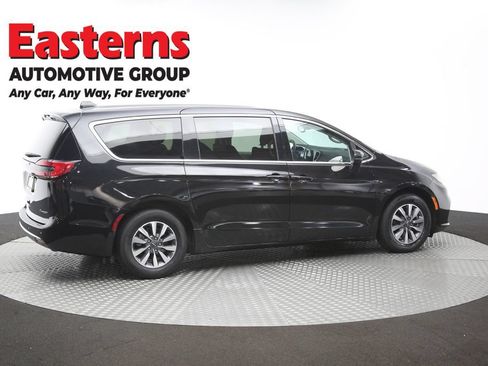 Used 2023 Chrysler Pacifica Touring-L FWD image 45