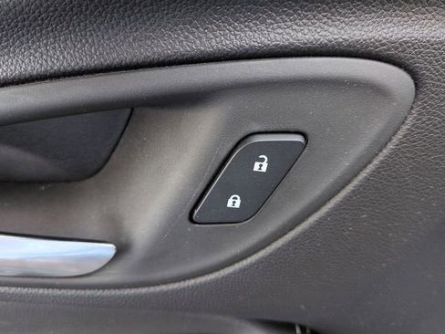 Used 2025 Buick Encore GX Preferred AWD/4WD image 15