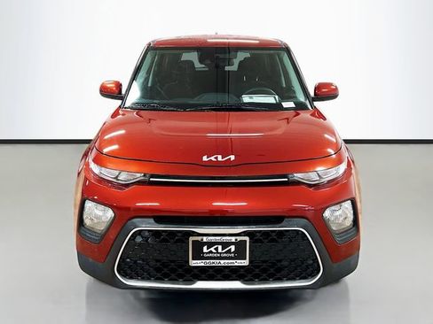 Certified 2022 Kia Soul LX w/ Technology Package image 2