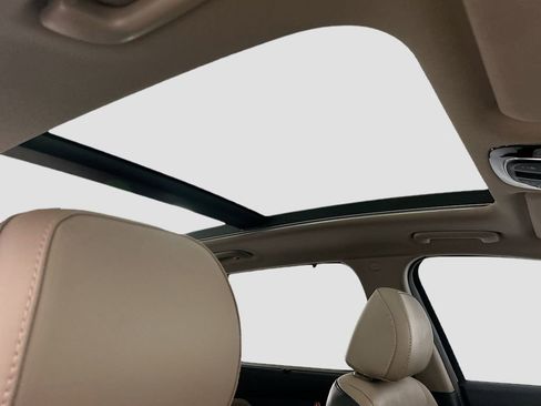 Used 2022 Hyundai Santa Fe SEL w/ Convenience + Premium Package FWD image 17