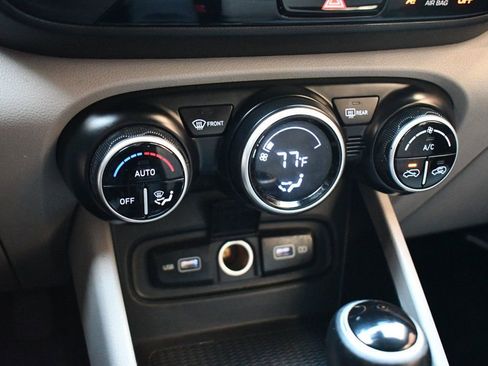 Used 2022 Hyundai Venue SEL w/ Cargo Package image 28