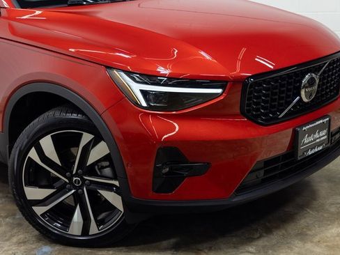 Used 2024 Volvo XC40 B5 Ultimate w/ Protection Package Premier image 5