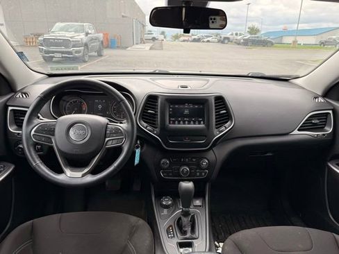 Used 2019 Jeep Cherokee Latitude w/ Cold Weather Group AWD/4WD image 8
