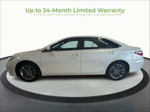 Used 2017 Toyota Camry SE w/ Moonroof Package FWD image 4