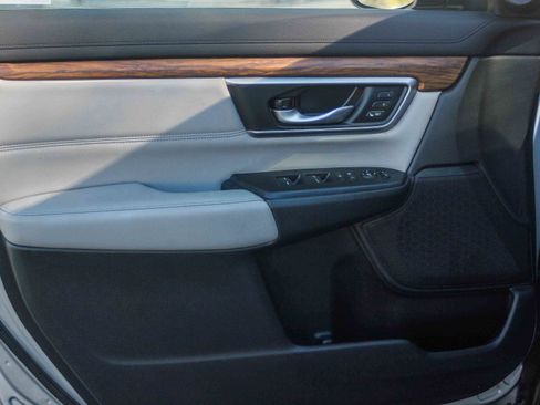 Used 2018 Honda CR-V Touring image 23