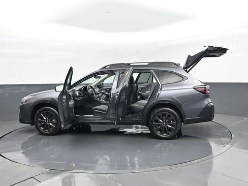 Used 2025 Subaru Outback Onyx Edition image 32