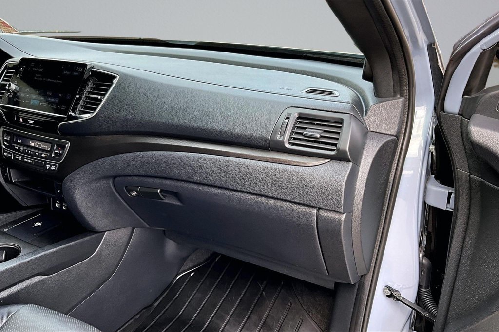 Used 2025 Honda Ridgeline TrailSport image 14