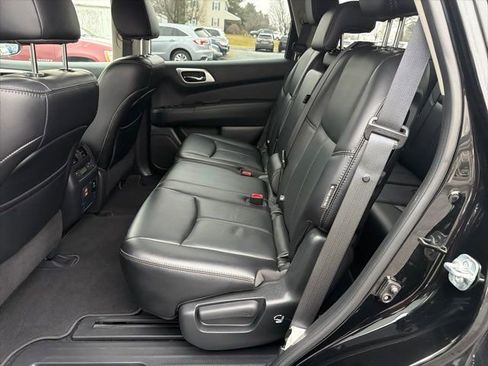 Used 2018 Nissan Pathfinder SL image 16