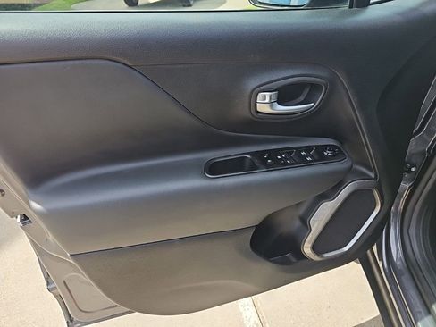 Used 2022 Jeep Renegade Limited AWD/4WD image 14