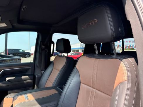 Used 2024 Chevrolet Silverado 2500 High Country w/ High Country Premium Package AWD/4WD image 9