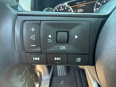 Used 2024 Nissan Pathfinder SV w/ SV Premium Package FWD image 11