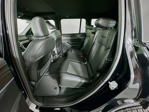 New 2026 Jeep Grand Cherokee Altitude AWD/4WD image 33