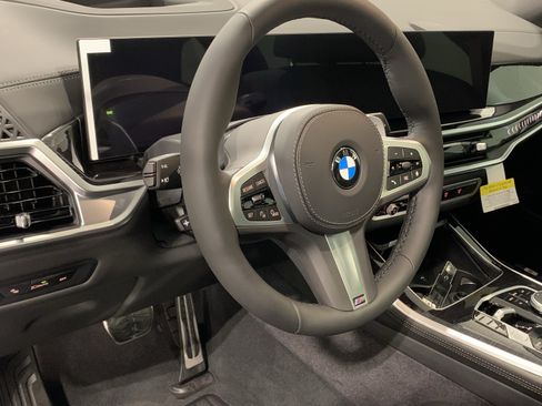 Used 2026 BMW X5 xDrive40i w/ M Sport Package AWD/4WD image 13