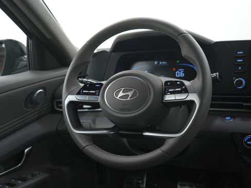 Used 2025 Hyundai Elantra Sport FWD image 14