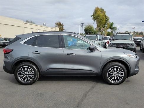 New 2025 Ford Escape SE image 26