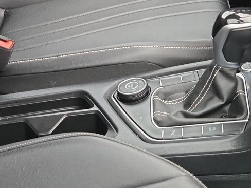 Used 2024 Volkswagen Tiguan SE R-Line image 26