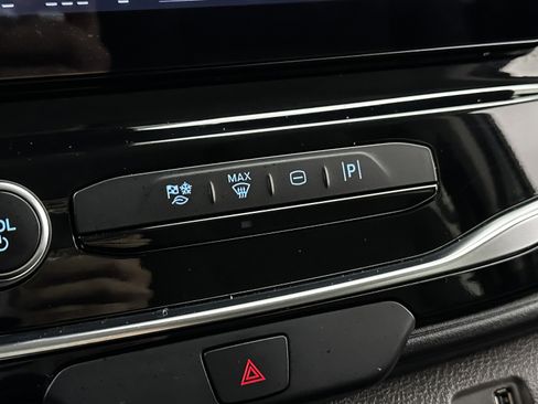 Used 2023 Ford Transit 350 XLT image 19