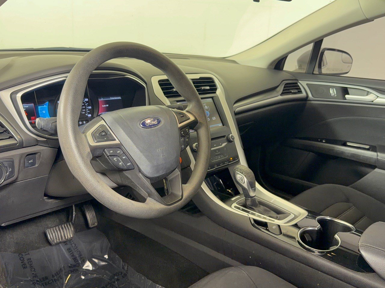 Used 2014 Ford Fusion SE FWD image 4