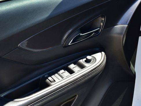Used 2019 Buick Encore Essence FWD image 14