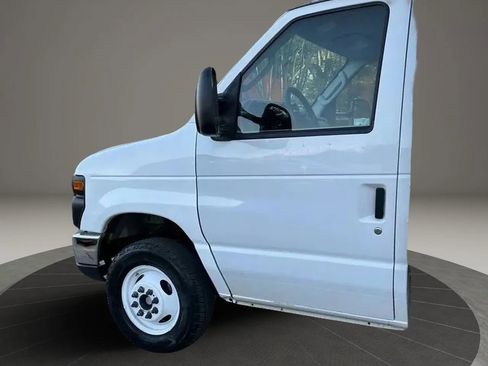 Used 2015 Ford E-350 and Econoline 350 Super Duty image 6
