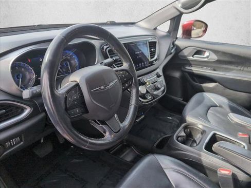 Used 2019 Chrysler Pacifica Touring-L Plus w/ Advanced Safetytec Group image 8