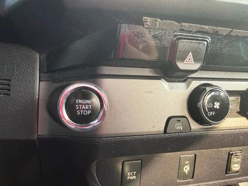 Used 2016 Toyota Tacoma TRD Sport w/ Towing Package image 18