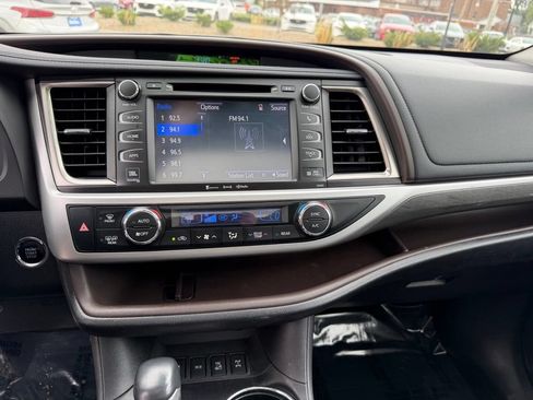 Used 2019 Toyota Highlander Limited Platinum AWD/4WD image 14