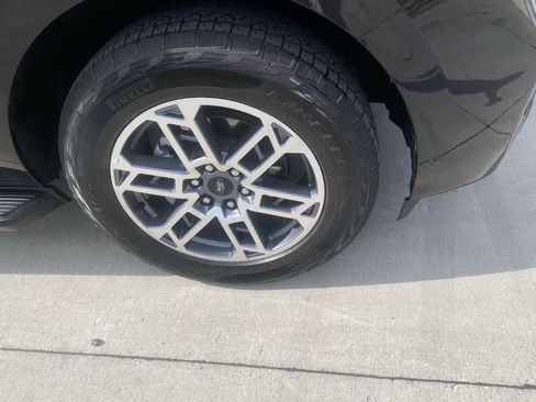 Used 2025 Ford Expedition Active AWD/4WD image 2