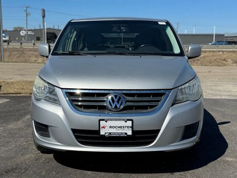 Used 2010 Volkswagen Routan SE FWD image 30