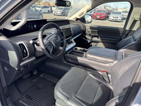 Used 2025 Ford Expedition Platinum w/ Driver's Package image 33