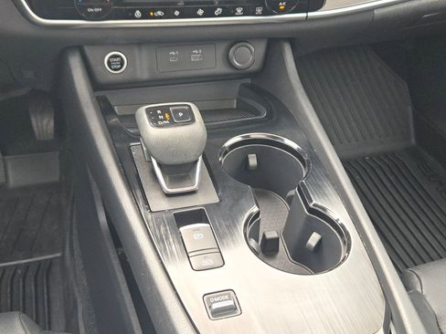 Used 2022 Nissan Rogue SV w/ SV Premium Package FWD image 19