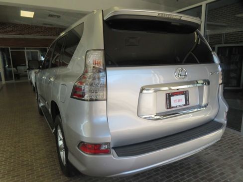 Used 2017 Lexus GX 460 w/ Navigation Package image 6