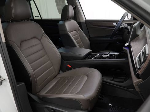 Used 2024 Volkswagen Atlas SEL AWD/4WD image 33