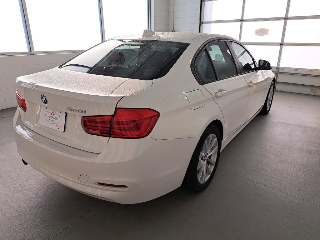 Used 2016 BMW 320i Sedan RWD image 5