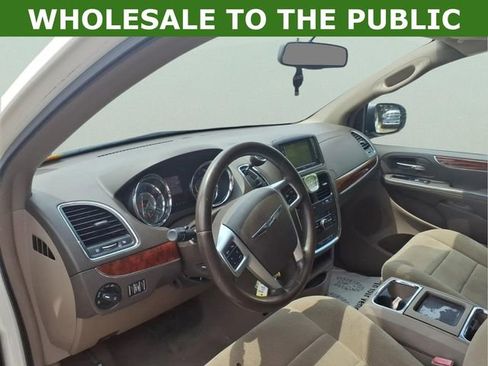 Used 2012 Chrysler Town & Country Touring FWD image 11