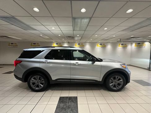 Used 2024 Ford Explorer XLT w/ Equipment Group 202A AWD/4WD image 3