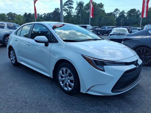 Used 2026 Toyota Corolla LE FWD image 1