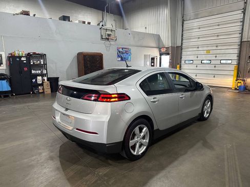 Used 2014 Chevrolet Volt FWD image 5