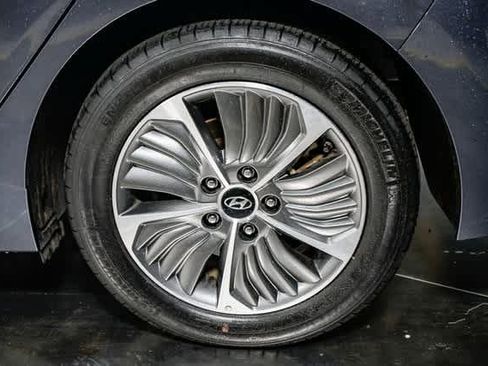 Used 2020 Hyundai Ioniq SEL image 10