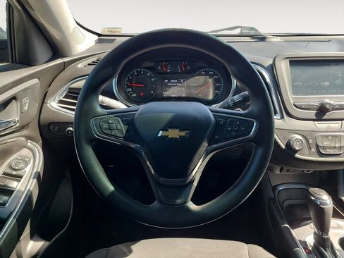 Used 2018 Chevrolet Malibu LT FWD image 12