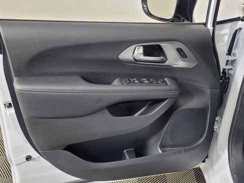 New 2026 Chrysler Pacifica Select image 13