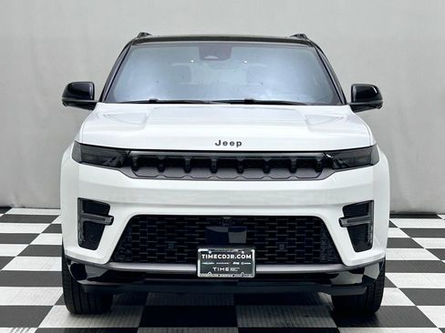 New 2026 Jeep Grand Wagoneer Summit image 3