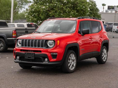 Used 2022 Jeep Renegade Latitude AWD/4WD image 3