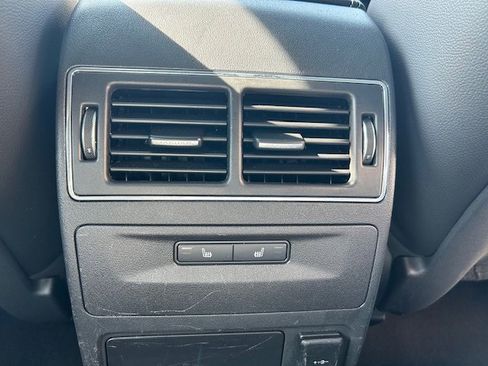 Used 2022 Jaguar XF R-Dynamic SE image 20