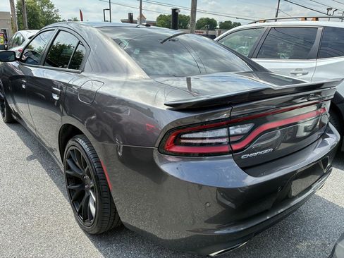 Used 2020 Dodge Charger SXT w/ Leather Interior Group RWD image 5