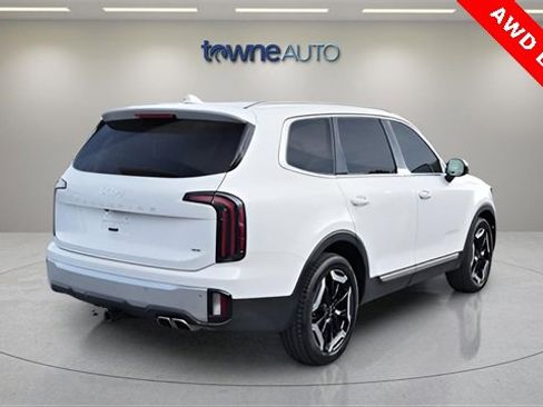 Used 2024 Kia Telluride EX image 5