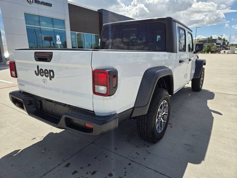 Used 2025 Jeep Gladiator Sport AWD/4WD image 3