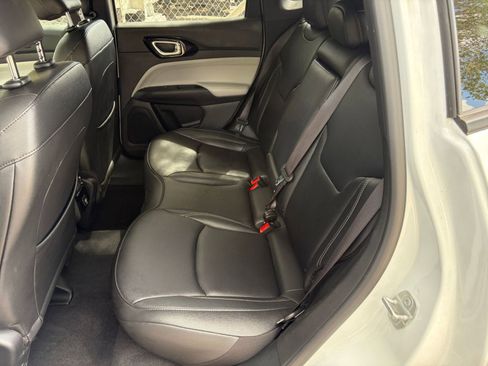 Used 2025 Jeep Compass Limited image 22