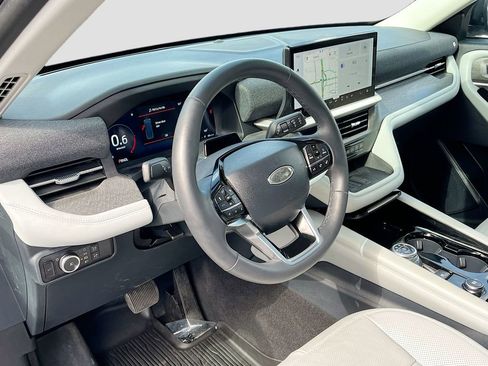 Used 2025 Ford Explorer Platinum w/ Ultimate Package AWD/4WD image 9