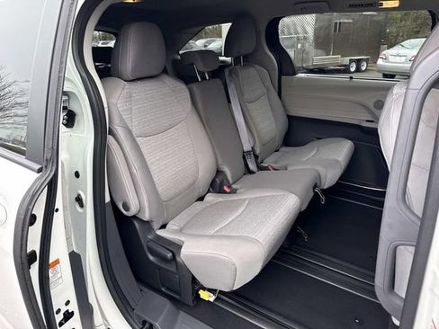 Used 2023 Toyota Sienna LE image 11
